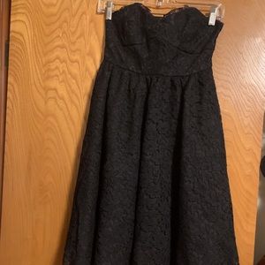 Black knee length sleeveless lace dress with sweetheart neckline